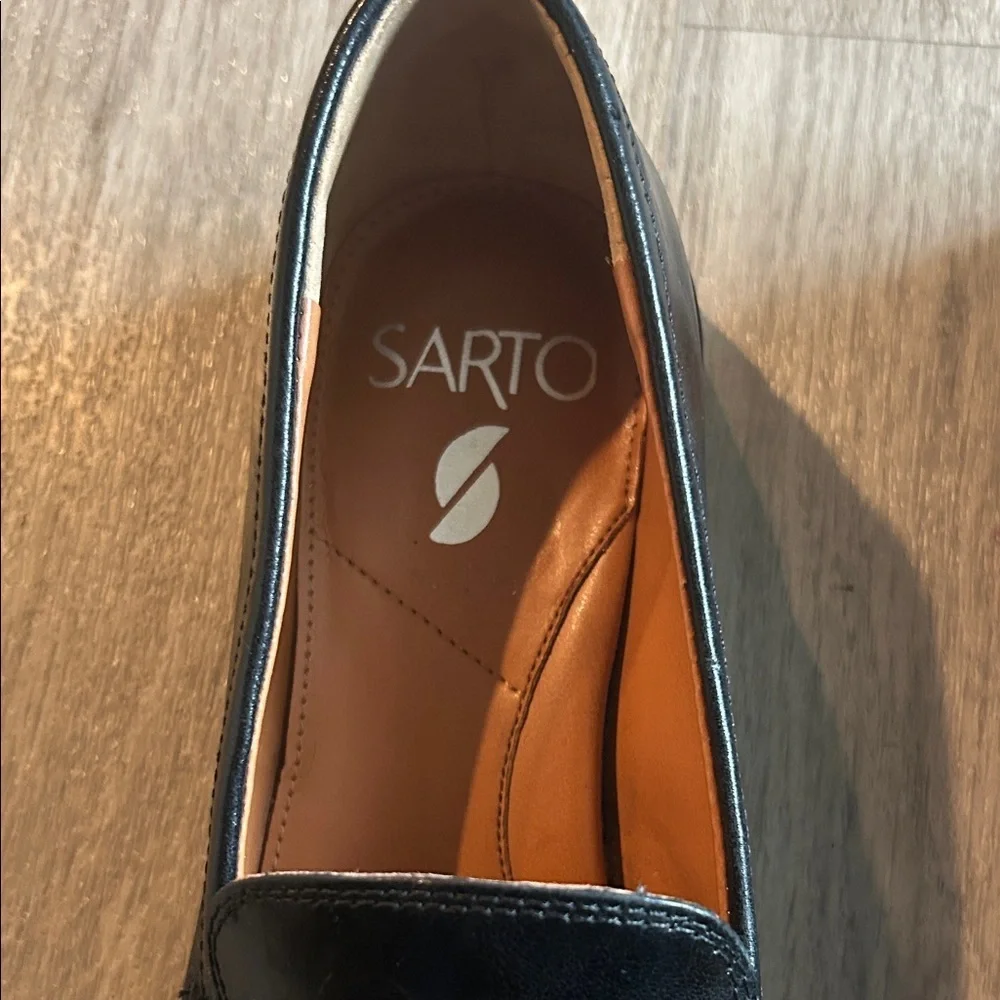 Franco Sarto Shiny Black Loafers - Picture 4 of 8